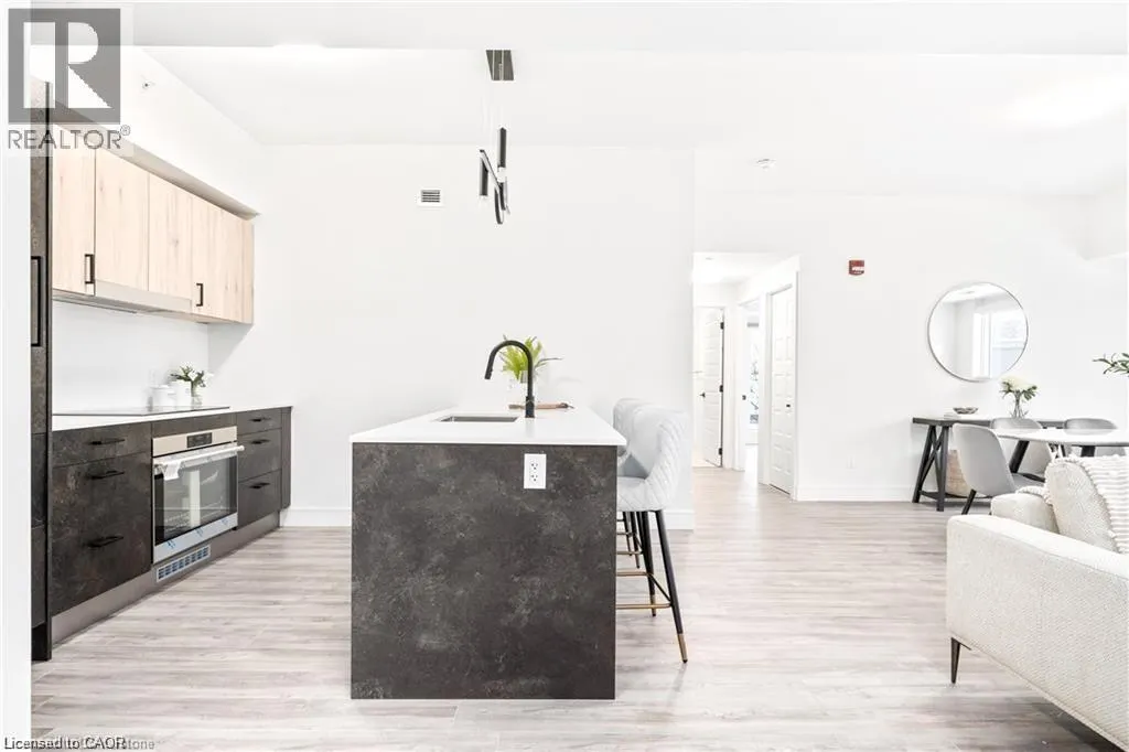 2 DUNDAS Street W Unit# 402, #402