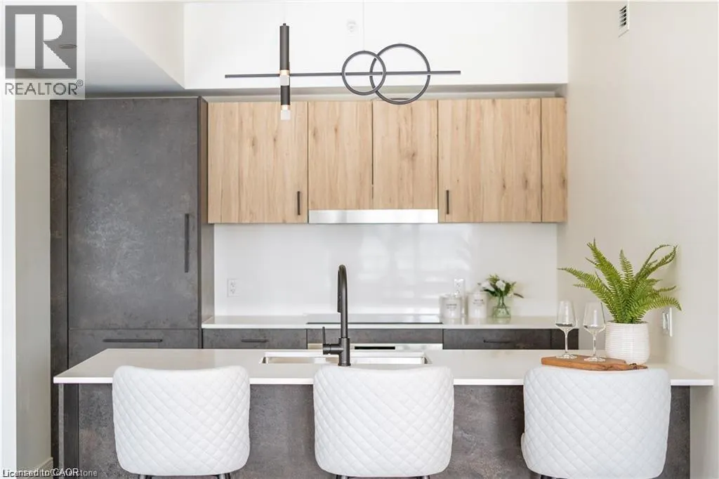 2 DUNDAS Street W Unit# 402, #402