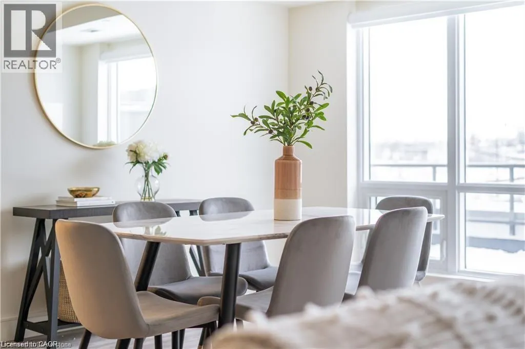 2 DUNDAS Street W Unit# 402, #402