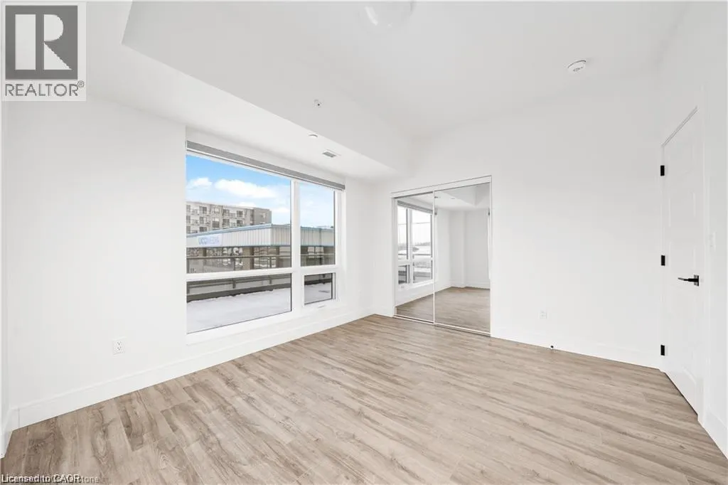 2 DUNDAS Street W Unit# 402, #402