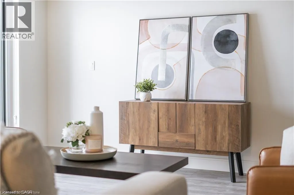 2 DUNDAS Street W Unit# 402, #402