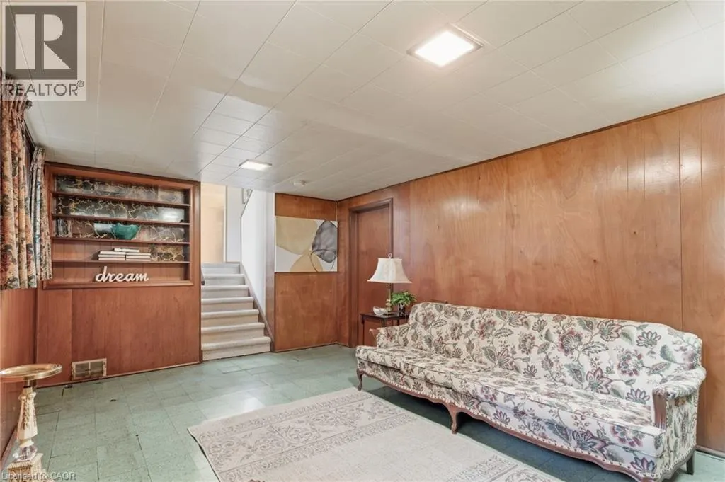 241 TOTTENHAM Road