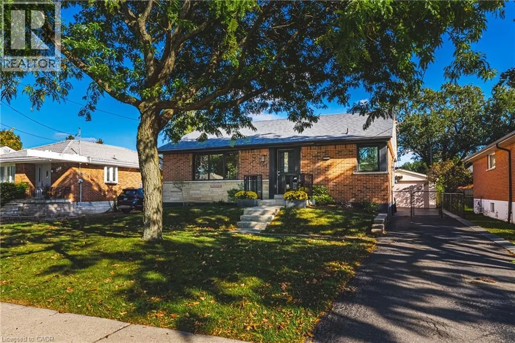 204 FERNWOOD Crescent