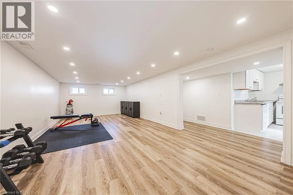 204 FERNWOOD Crescent