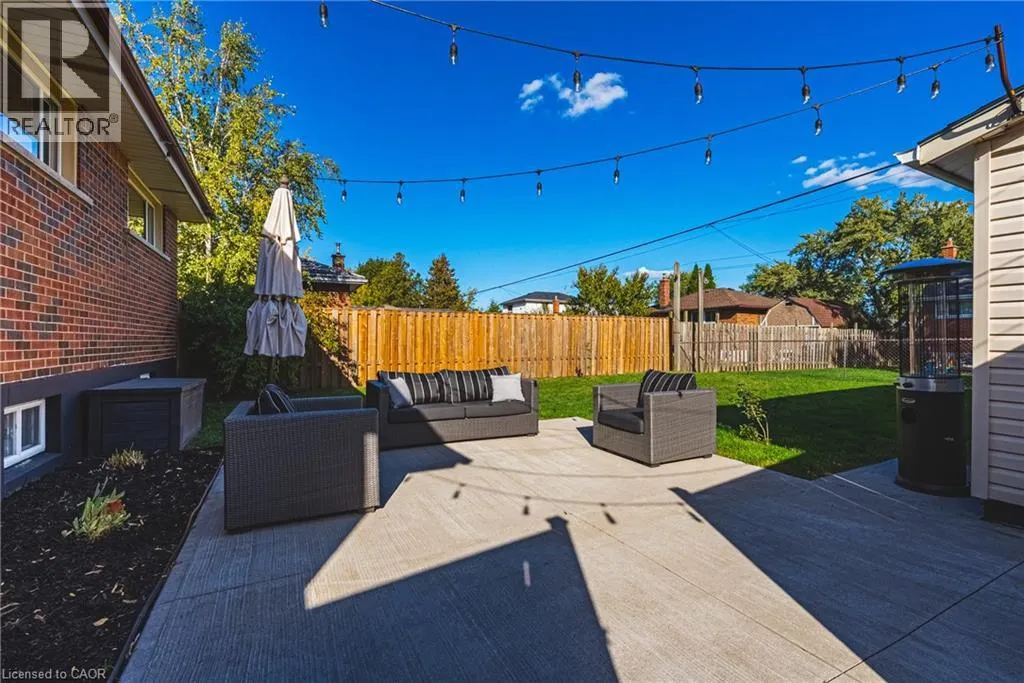 204 FERNWOOD Crescent