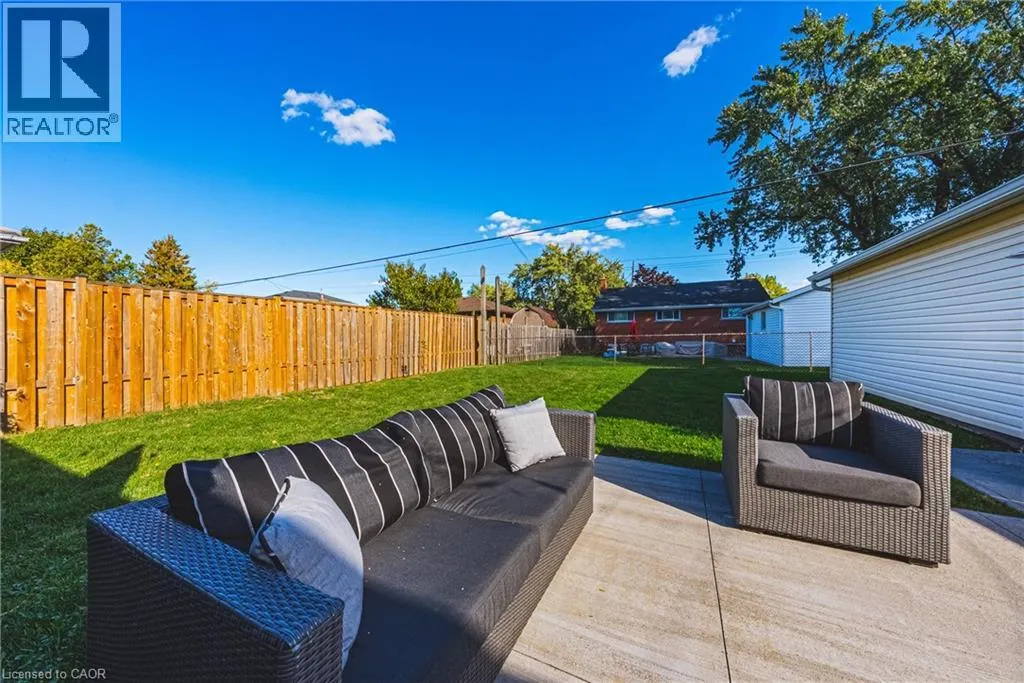 204 FERNWOOD Crescent