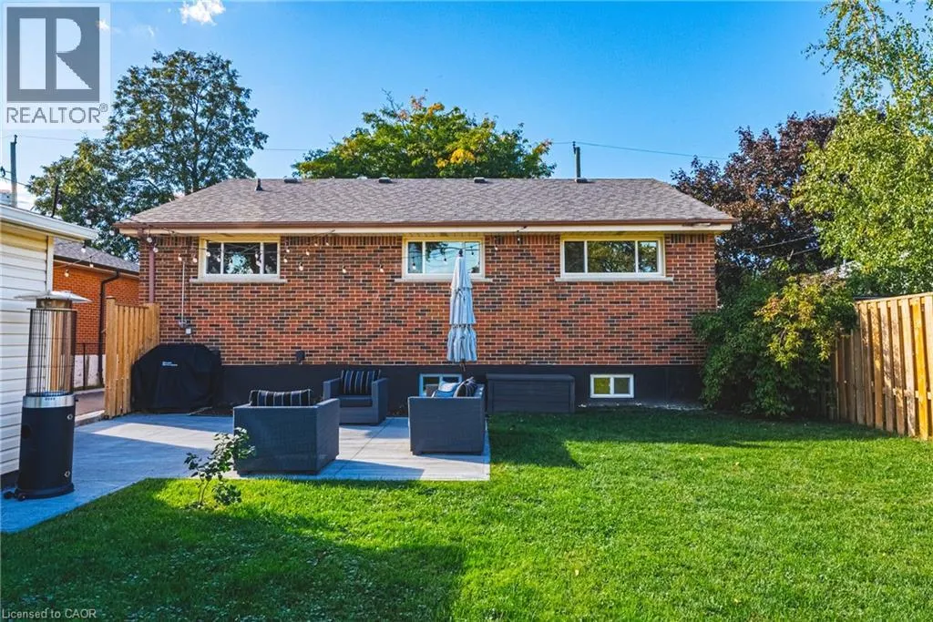 204 FERNWOOD Crescent