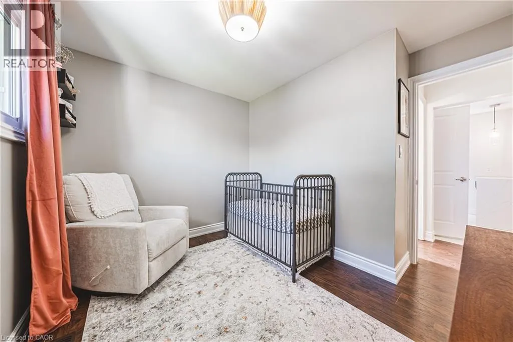 204 FERNWOOD Crescent