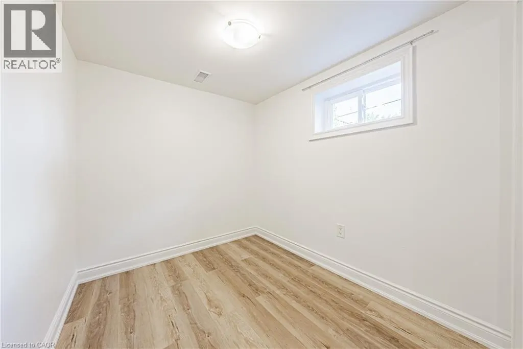 204 FERNWOOD Crescent