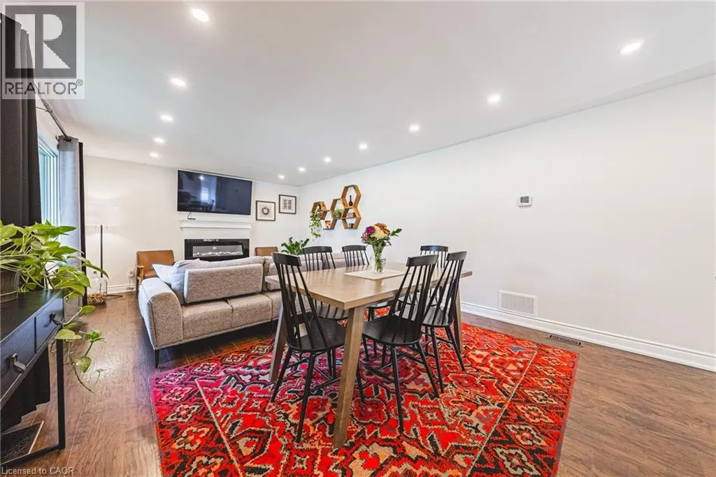 204 FERNWOOD Crescent