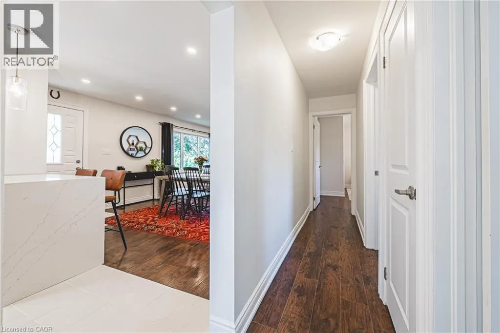 204 FERNWOOD Crescent