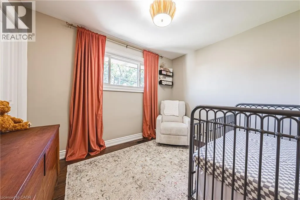 204 FERNWOOD Crescent
