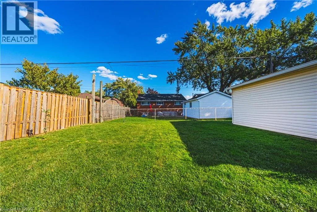 204 FERNWOOD Crescent
