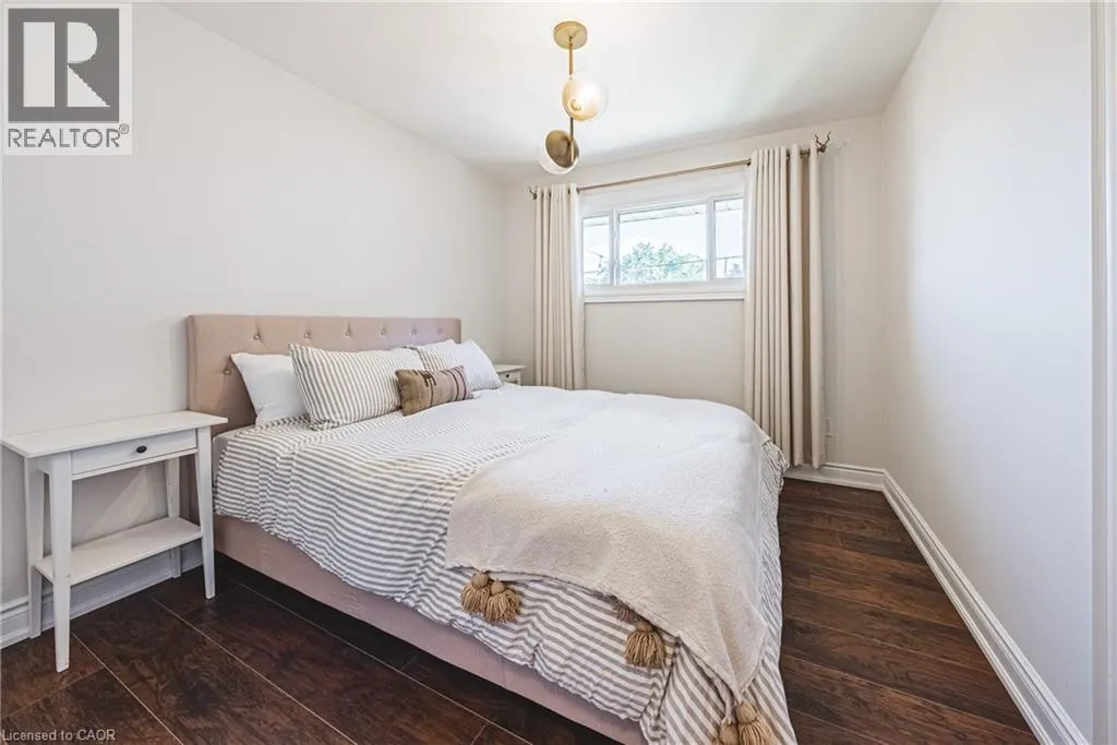 204 FERNWOOD Crescent