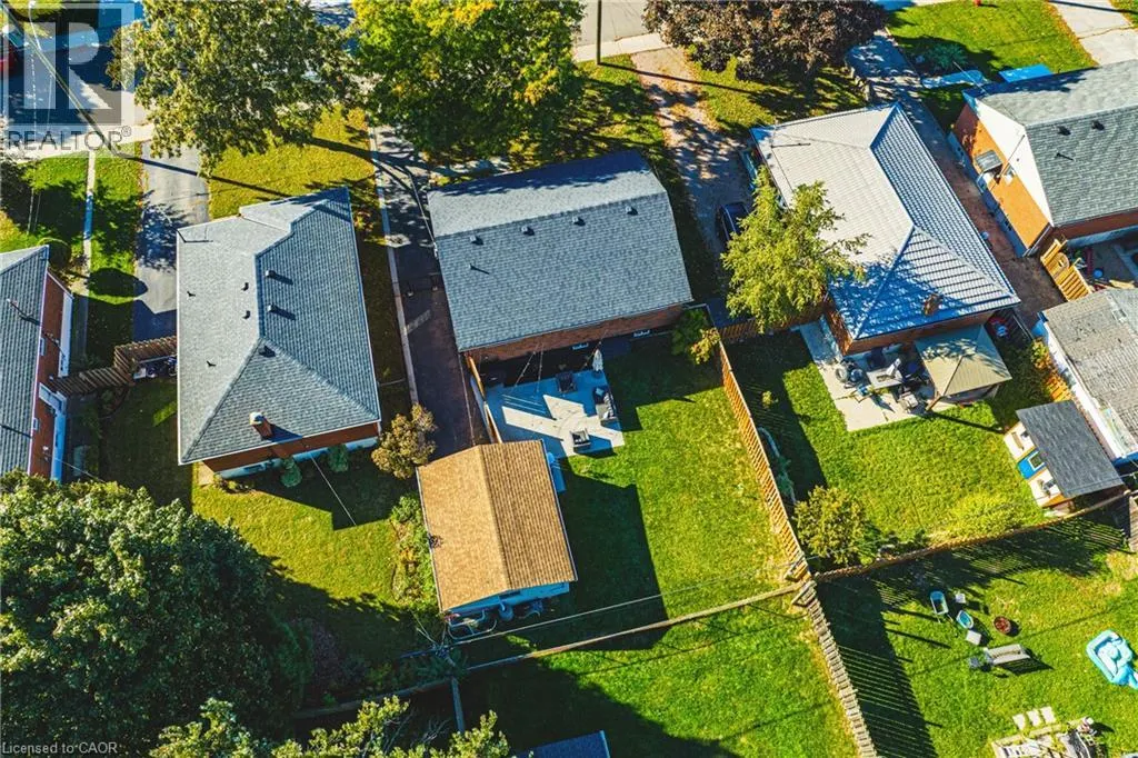 204 FERNWOOD Crescent
