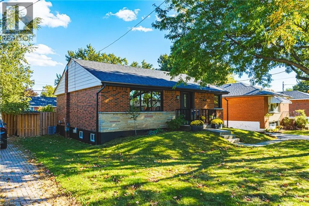 204 FERNWOOD Crescent