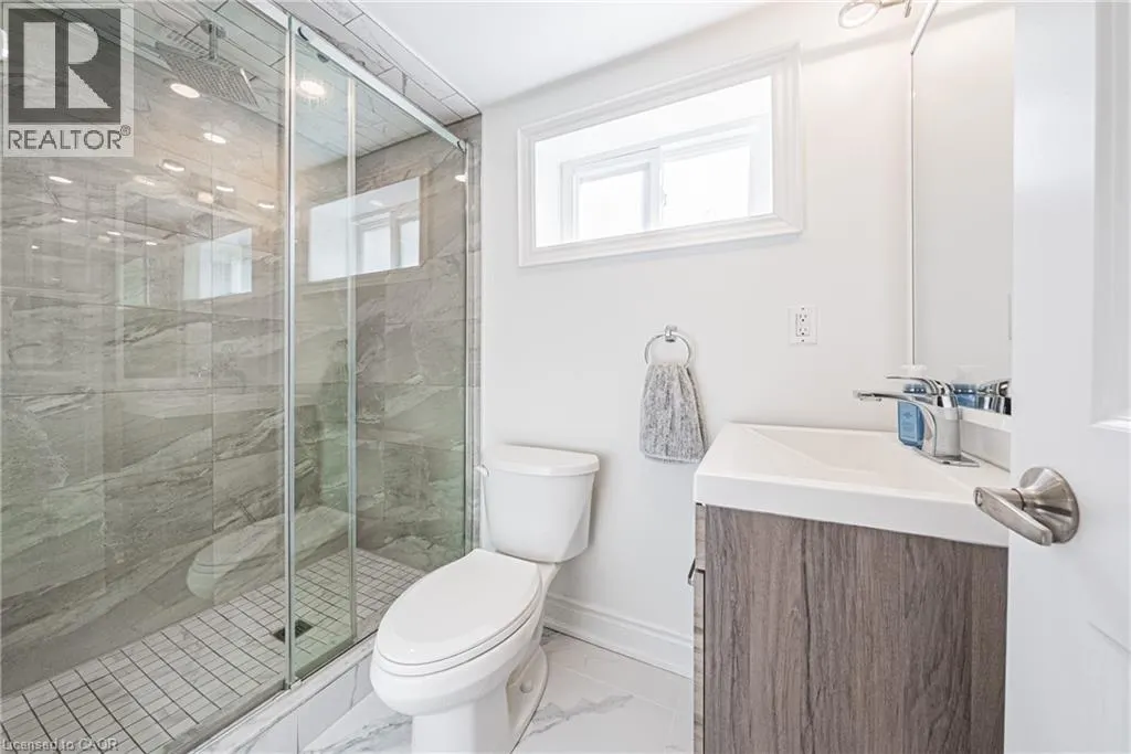 204 FERNWOOD Crescent