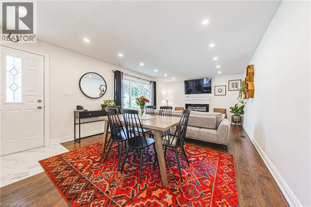 204 FERNWOOD Crescent