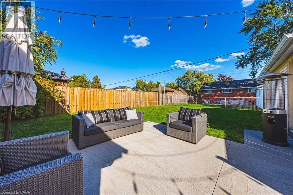 204 FERNWOOD Crescent