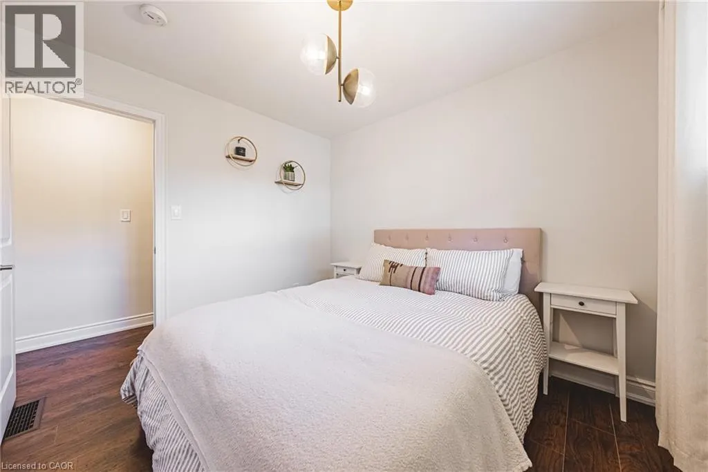 204 FERNWOOD Crescent