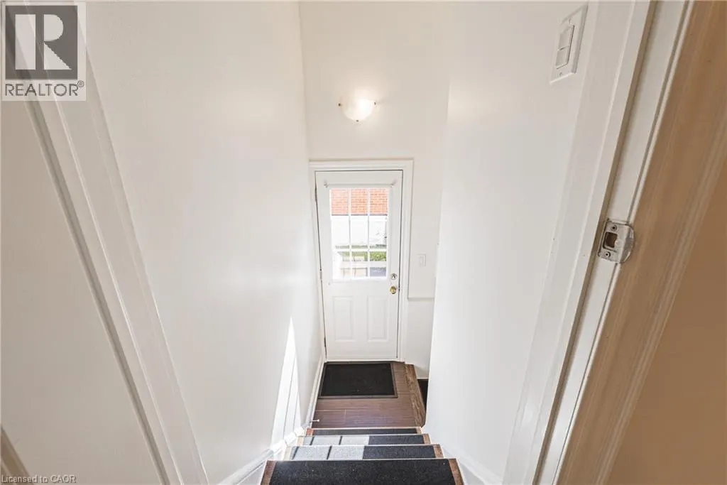 204 FERNWOOD Crescent