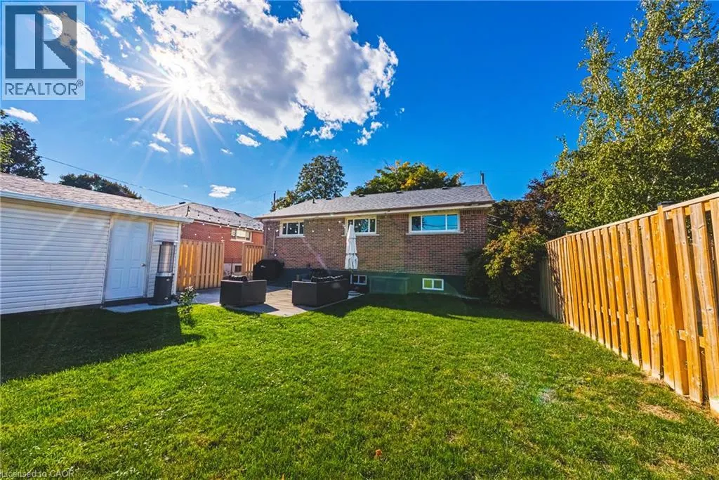 204 FERNWOOD Crescent