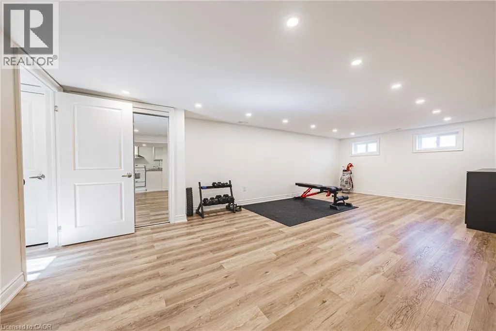 204 FERNWOOD Crescent