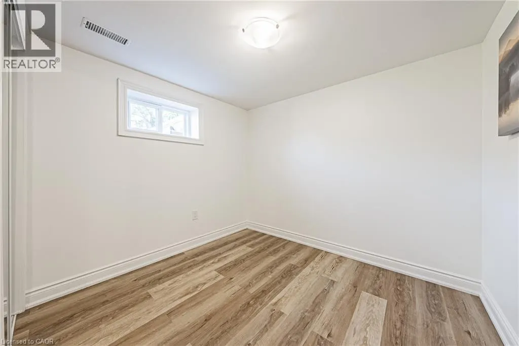 204 FERNWOOD Crescent
