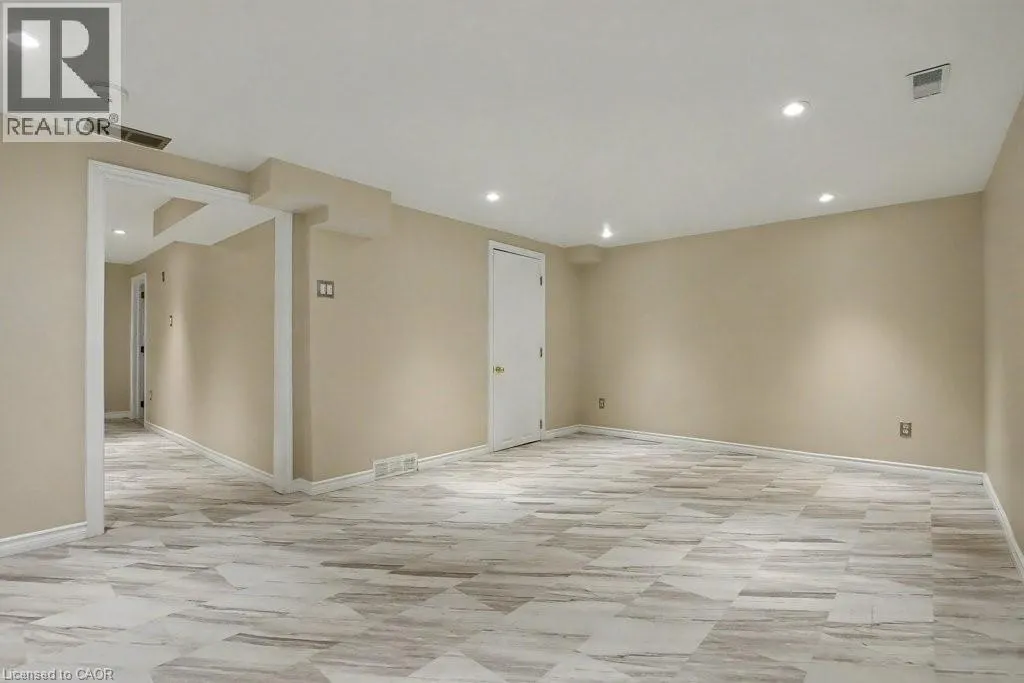25 UPPER CANADA Drive Unit# 17, #17