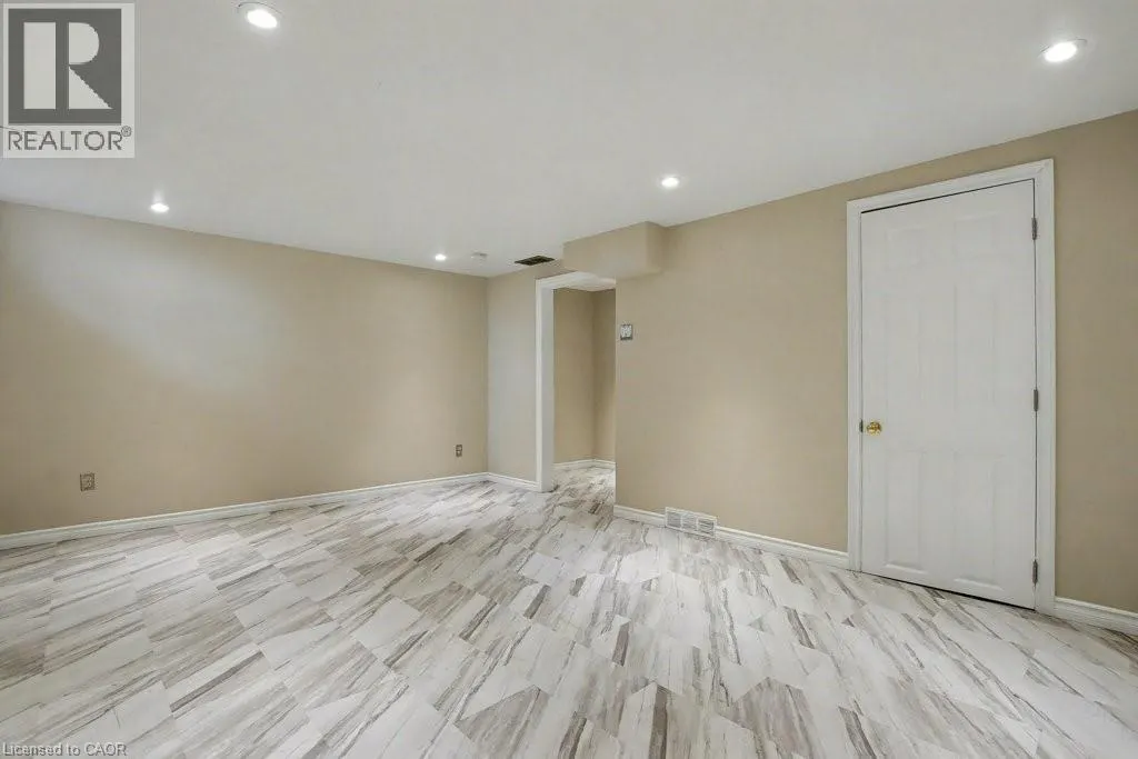 25 UPPER CANADA Drive Unit# 17, #17