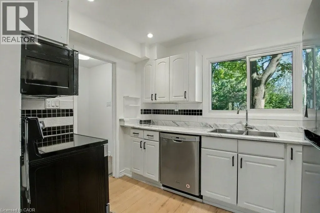 25 UPPER CANADA Drive Unit# 17, #17