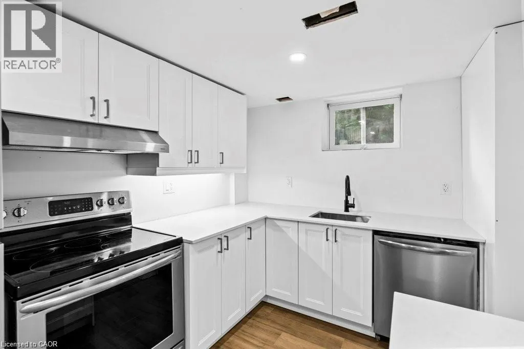 25 GREENINGDON Drive