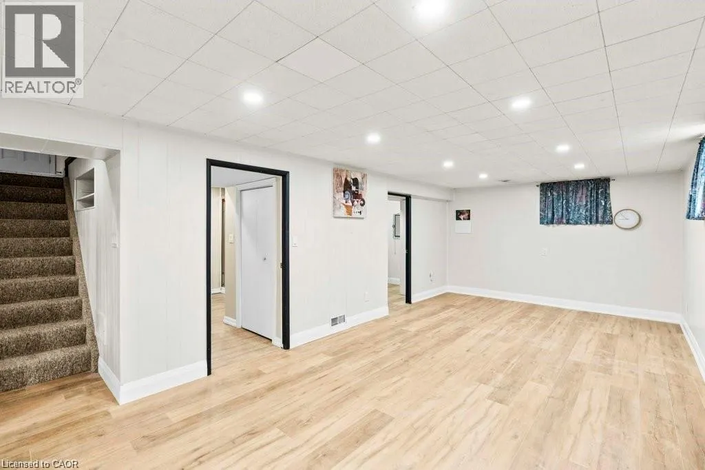 25 GREENINGDON Drive