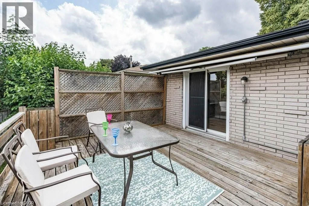 25 GREENINGDON Drive