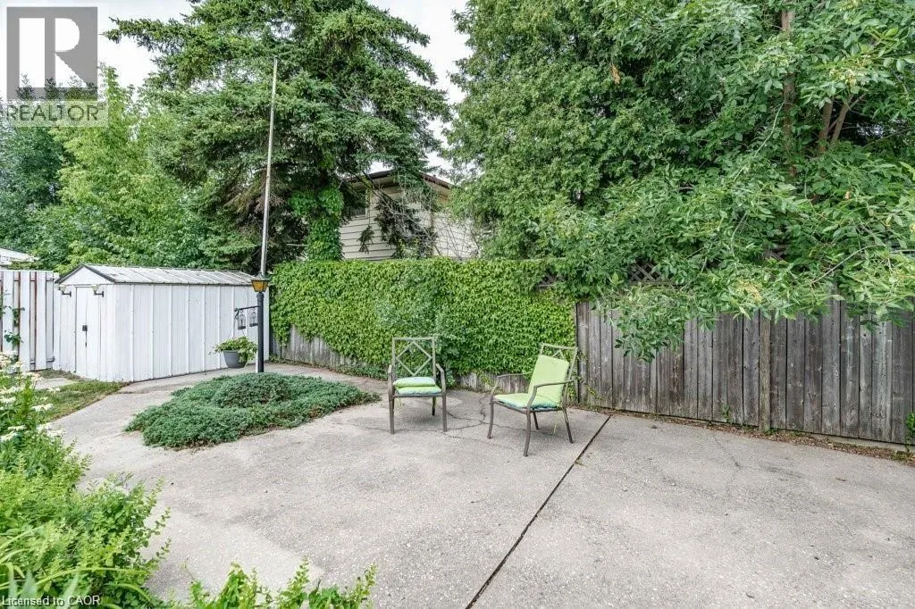 25 GREENINGDON Drive