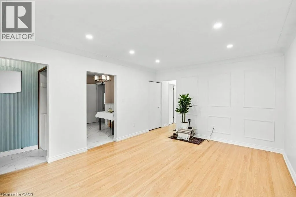 25 GREENINGDON Drive