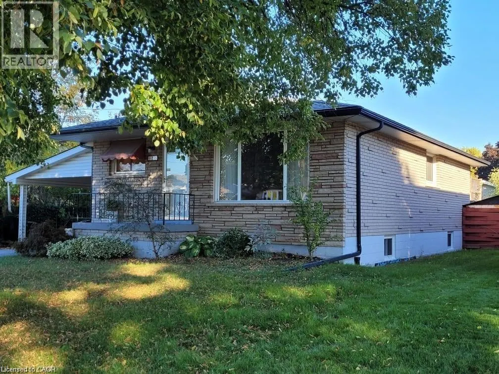 25 GREENINGDON Drive