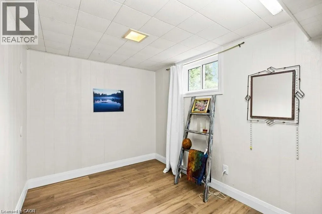 25 GREENINGDON Drive