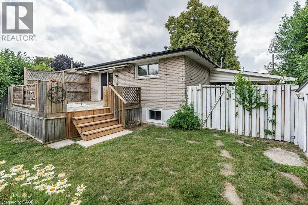 25 GREENINGDON Drive