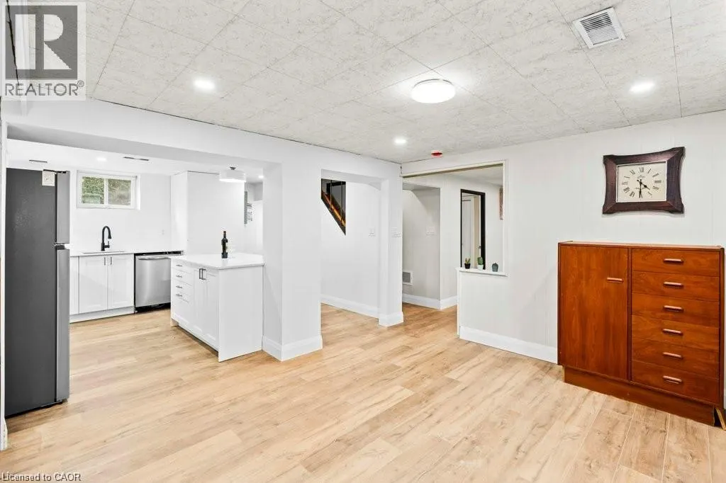 25 GREENINGDON Drive