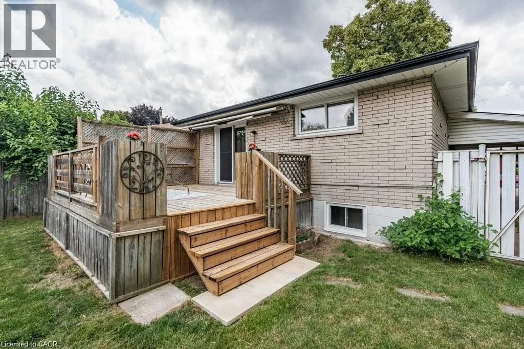 25 GREENINGDON Drive