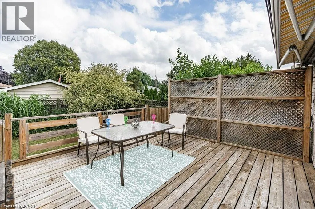 25 GREENINGDON Drive