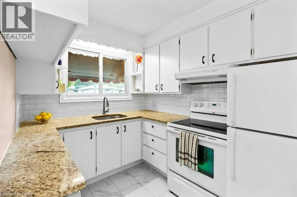 25 GREENINGDON Drive