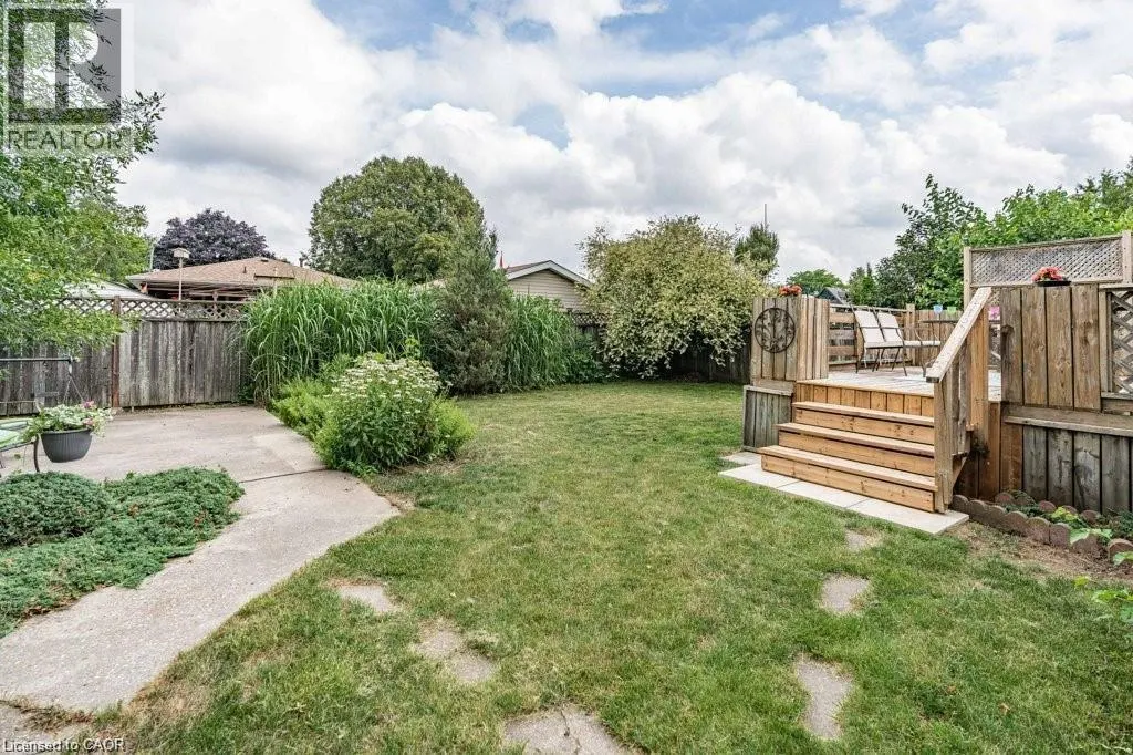 25 GREENINGDON Drive