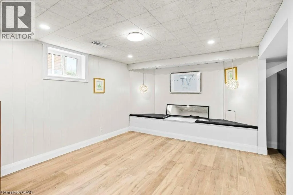 25 GREENINGDON Drive