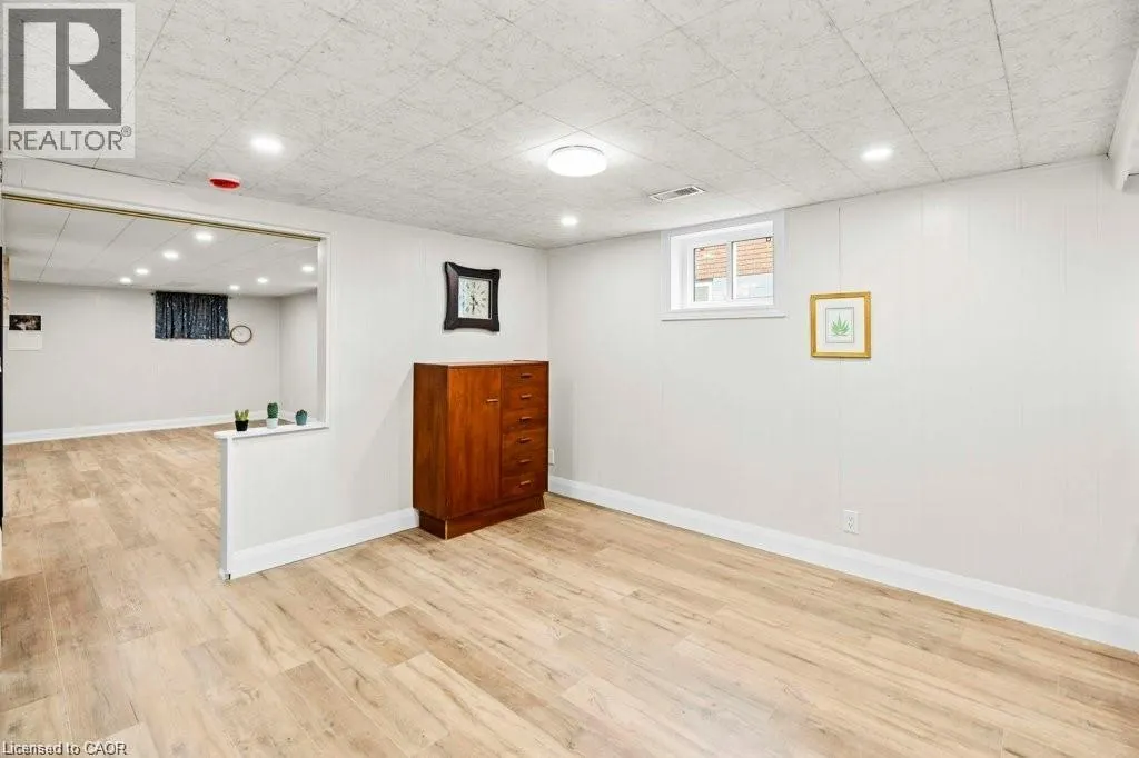 25 GREENINGDON Drive