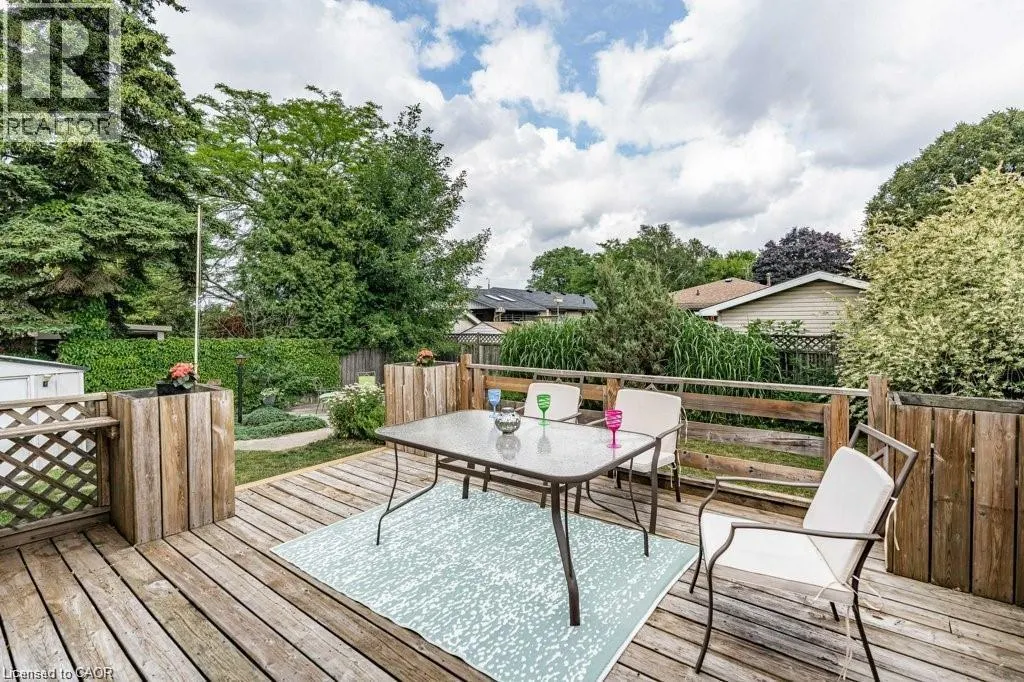 25 GREENINGDON Drive