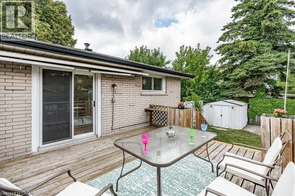 25 GREENINGDON Drive