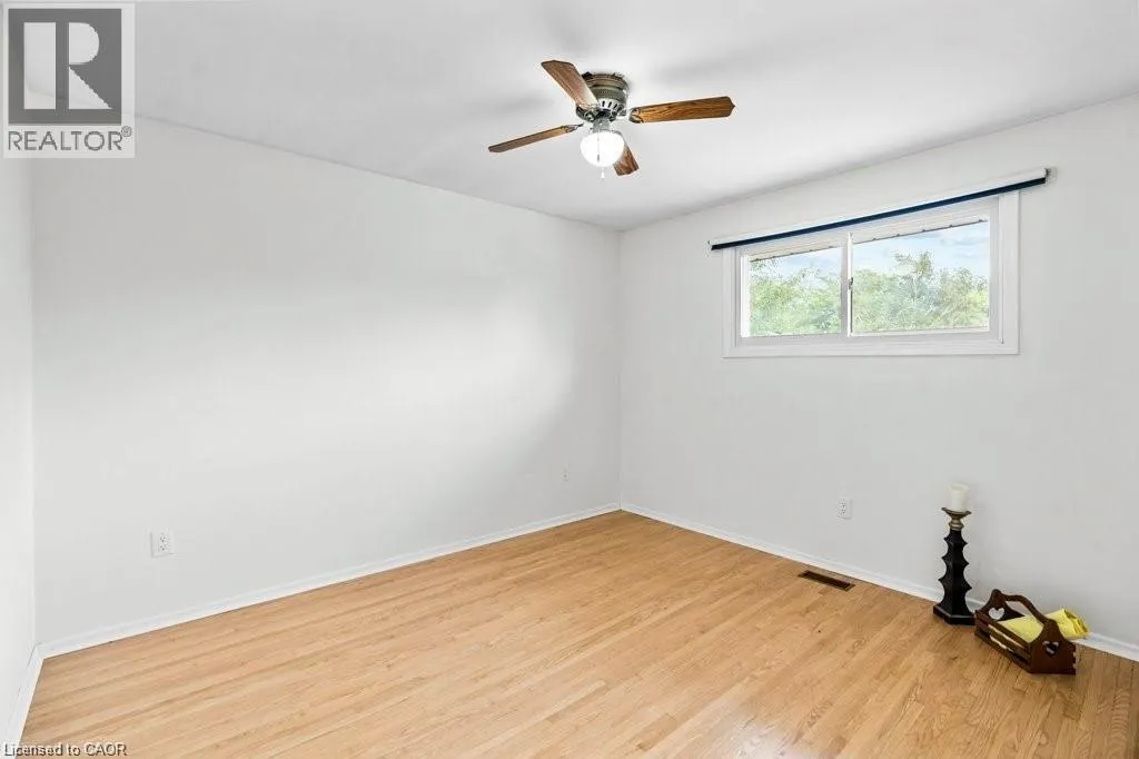 25 GREENINGDON Drive