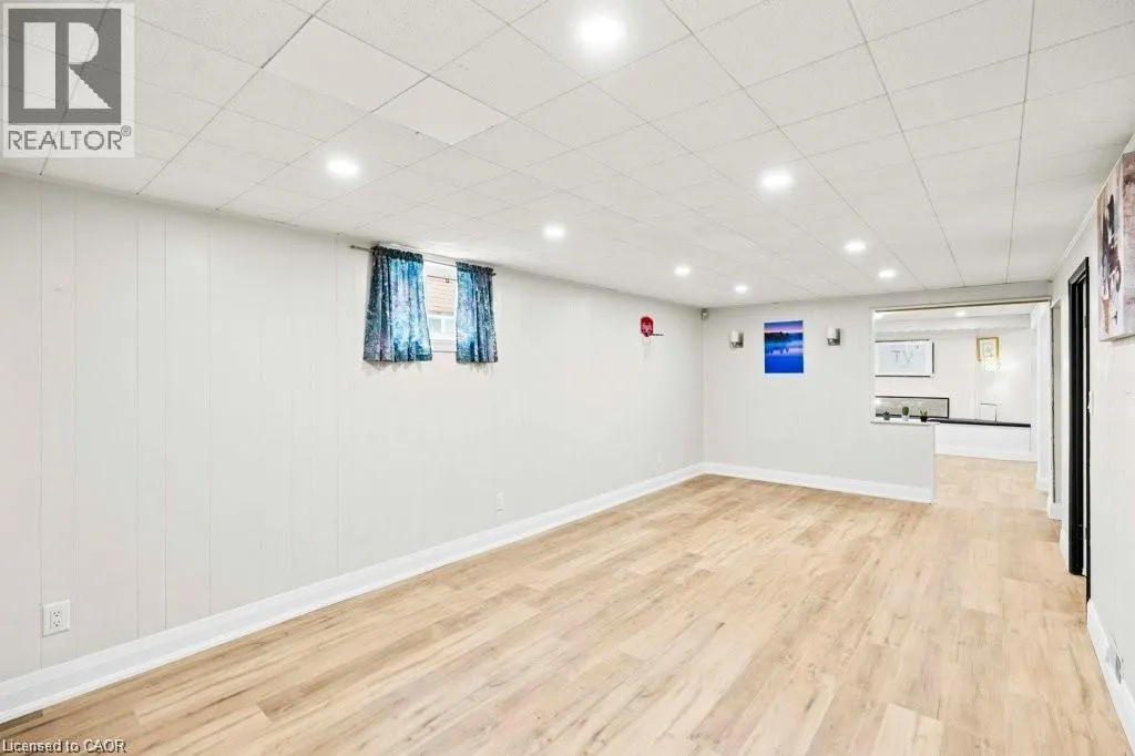 25 GREENINGDON Drive